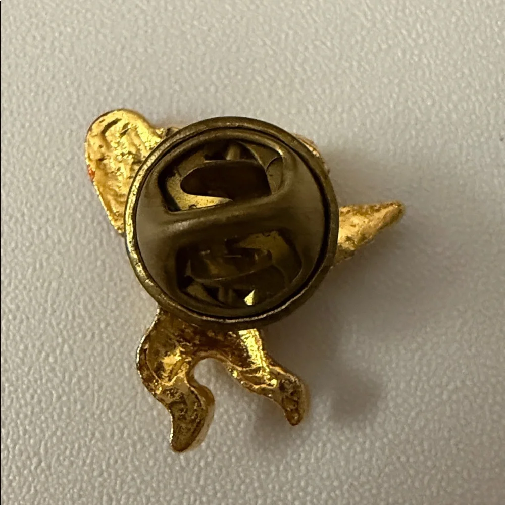 💘Vintage Gold Colored Cupid Holding Red Heart Lapel Pin  💘